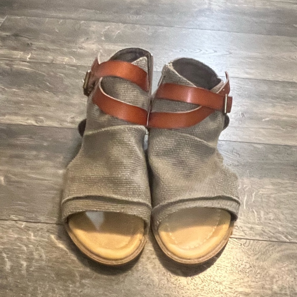 Aloha‎ Island Sandals SZ 8.5
